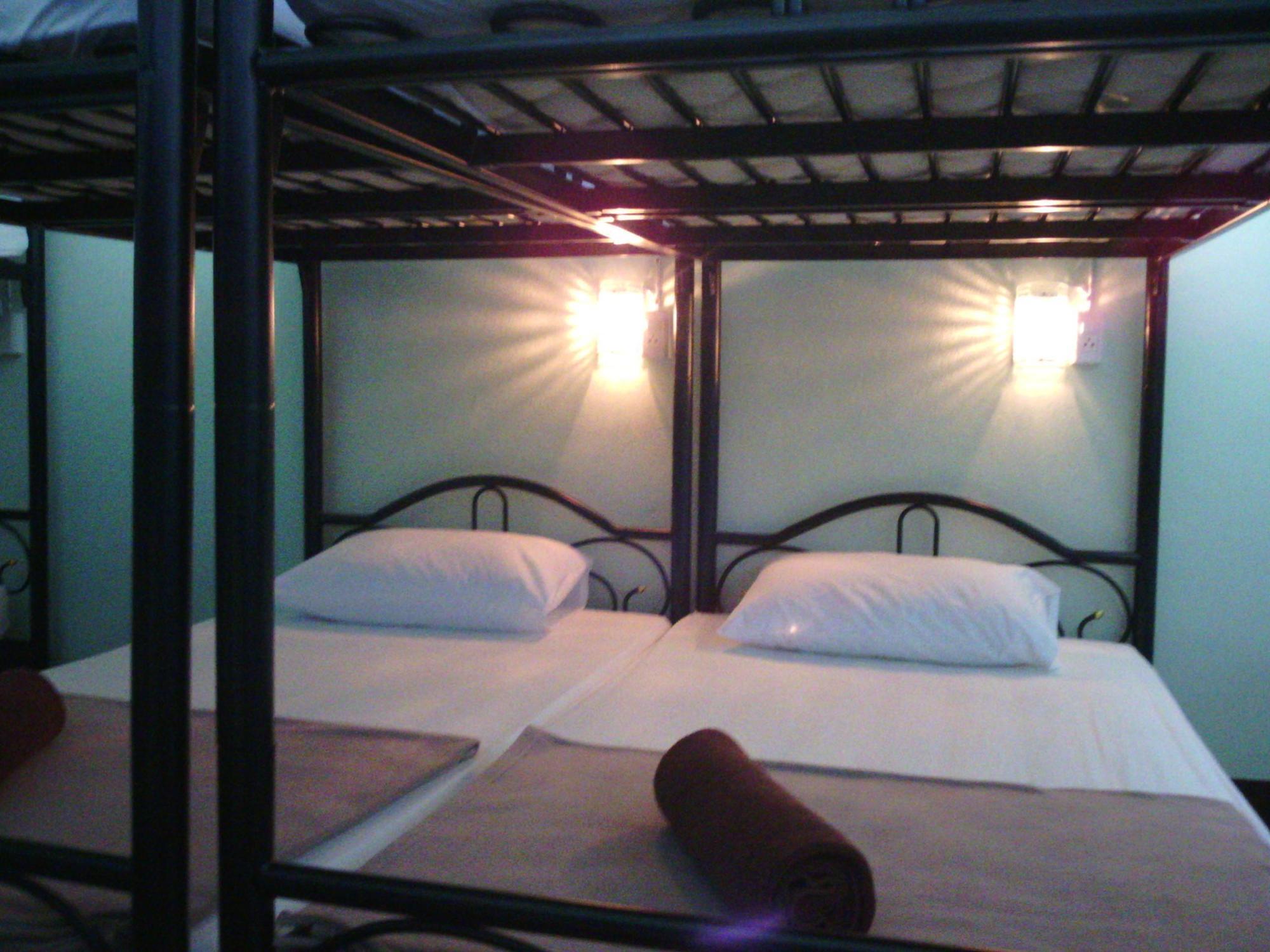 Baan Mook Anda Hostel Koh Lanta Exterior foto